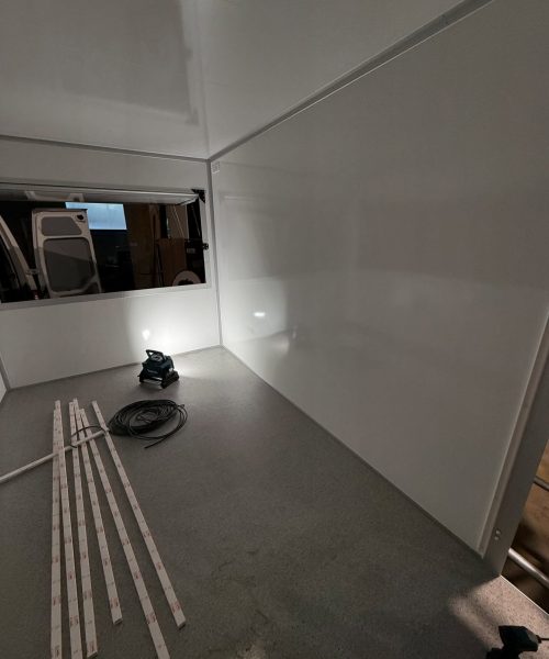 Montage van badkamermeubel in moderne stijl